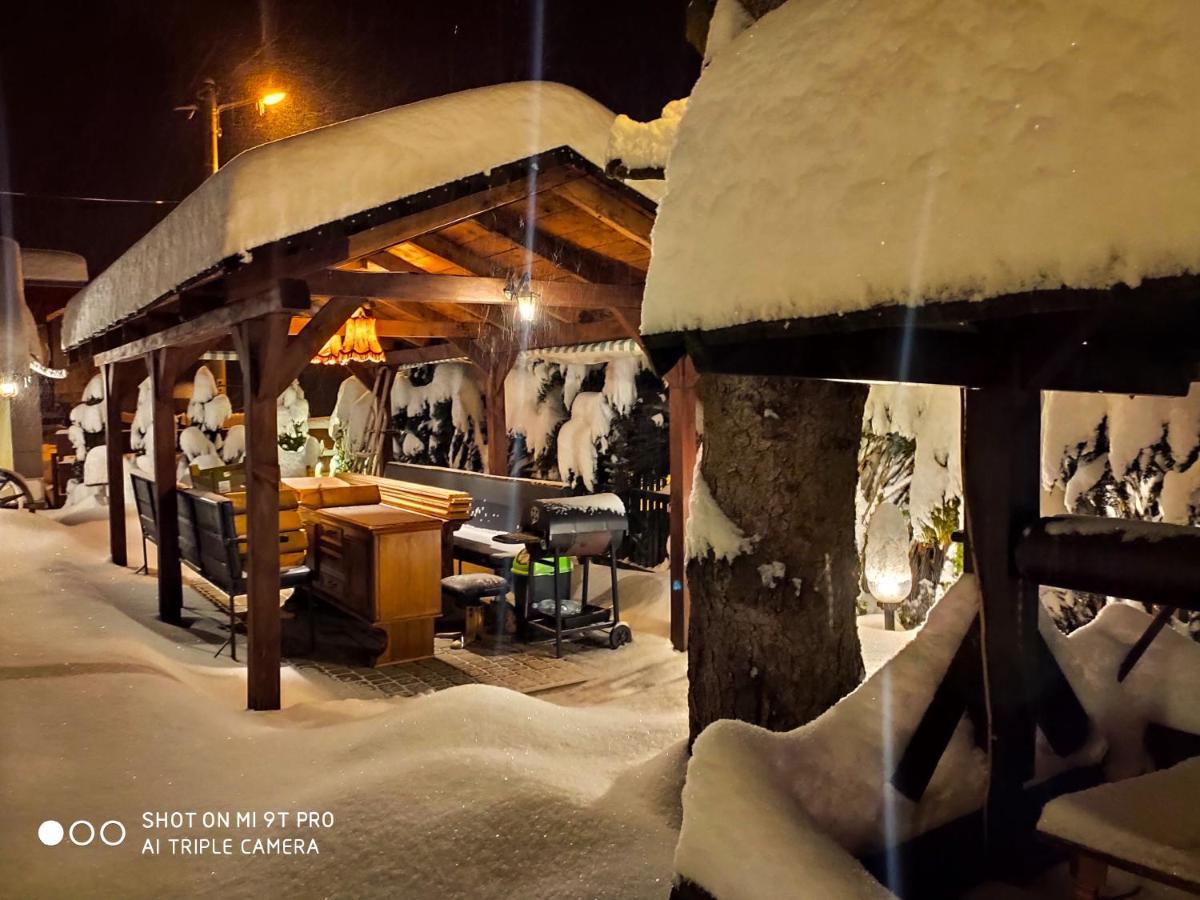 Agroturystyka Pod Kolami Мичківці Екстер'єр фото